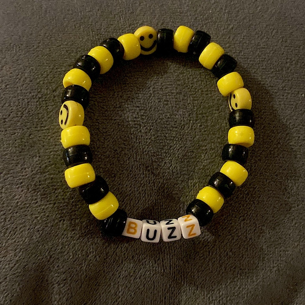💛KANDI🖤BRACELET🐝